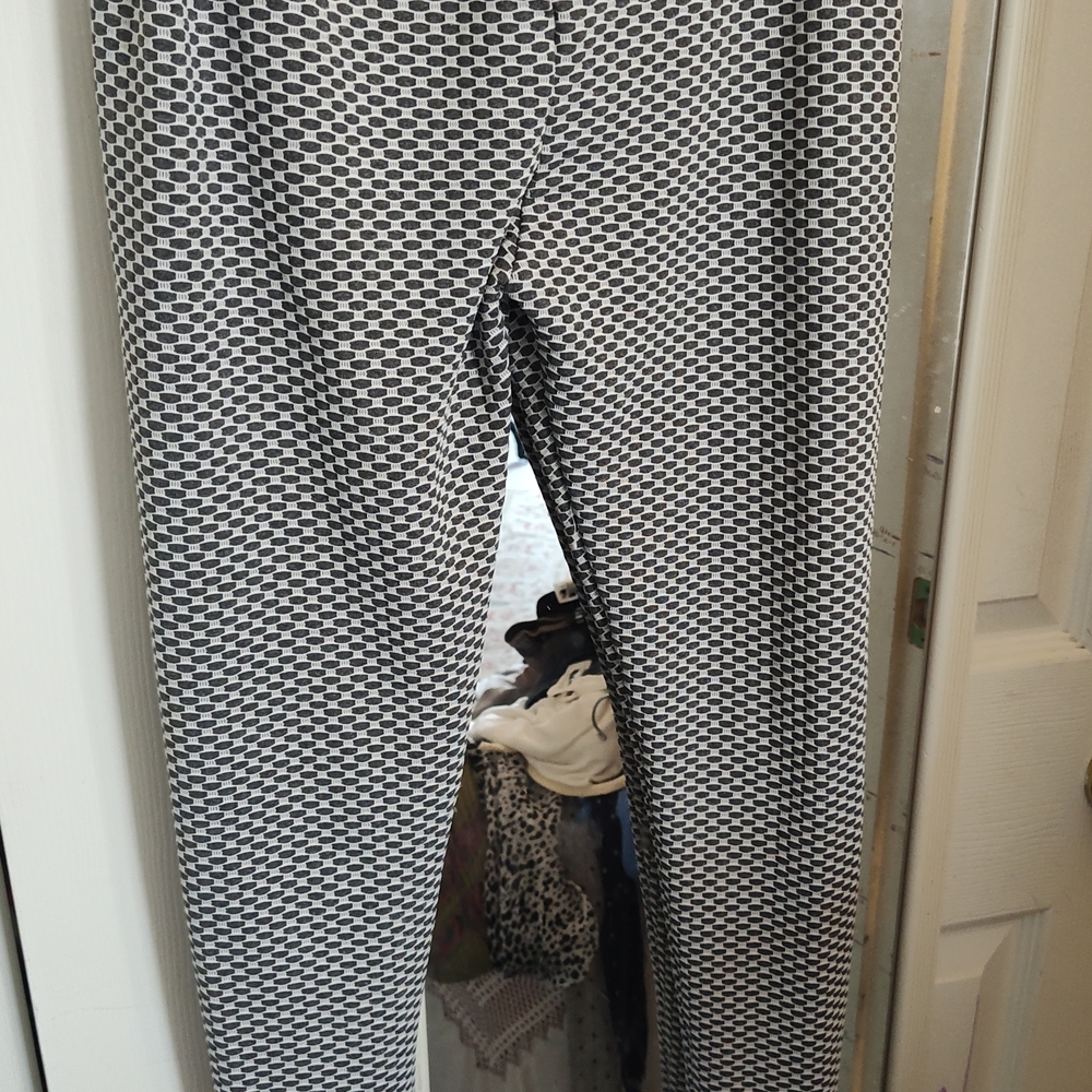 Gray & White Geometric Leggings Yoga